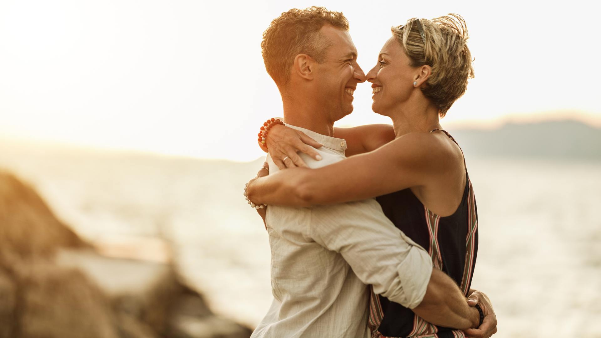 Әдемі жалаңаш әйелдердің жеке суреттері